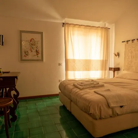 B&B Dei Buoni E Cattivi 칼리아리